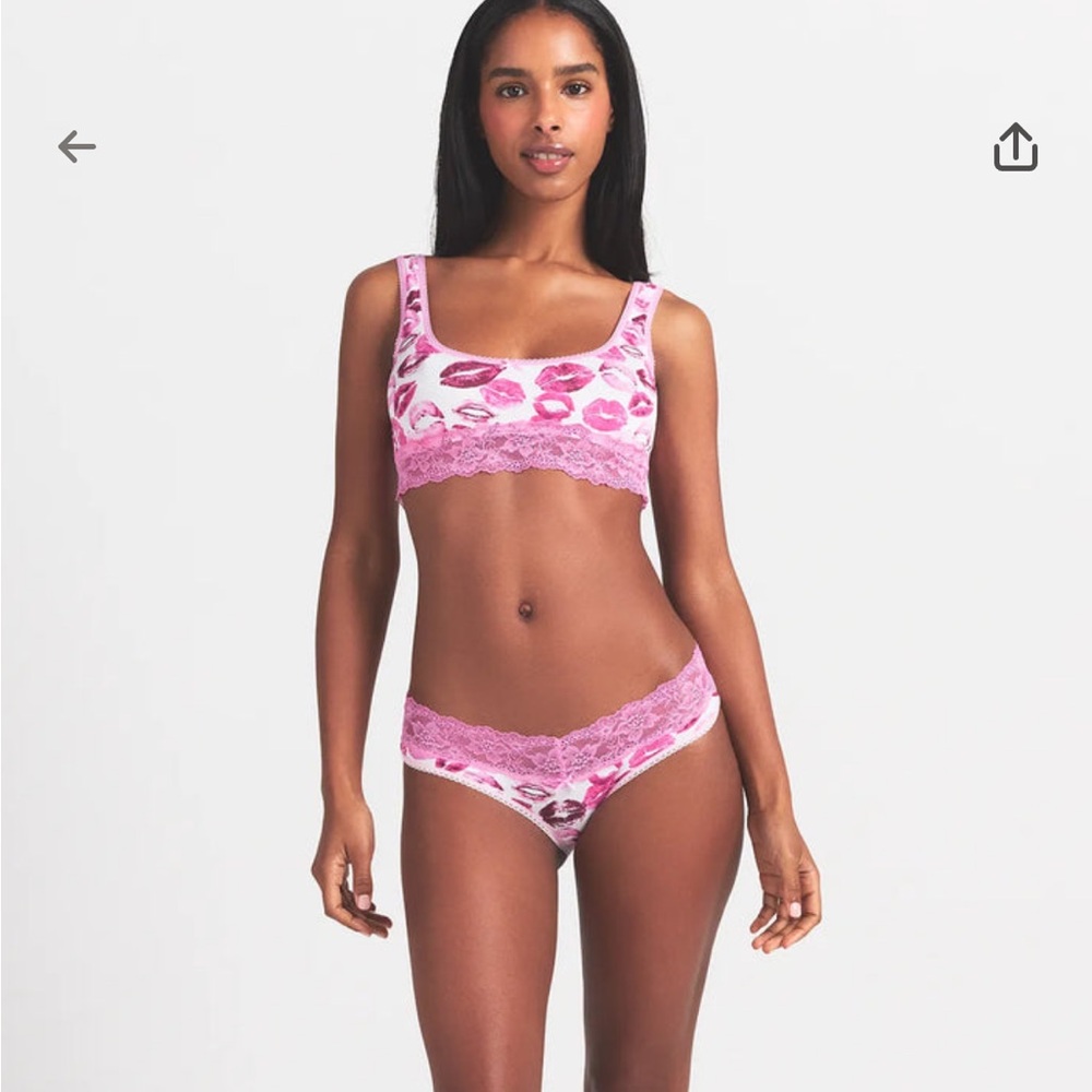 NWT Skims Wide Lace Brief in all over lipstick